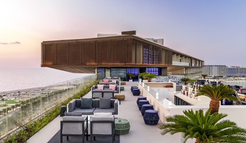 Neo Sky Bar, Exterior